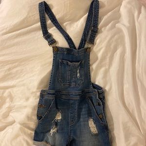 SMALL Francesca’s light wash denim overalls